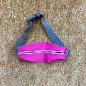 Formfit water resistant cell phone Fanny pack